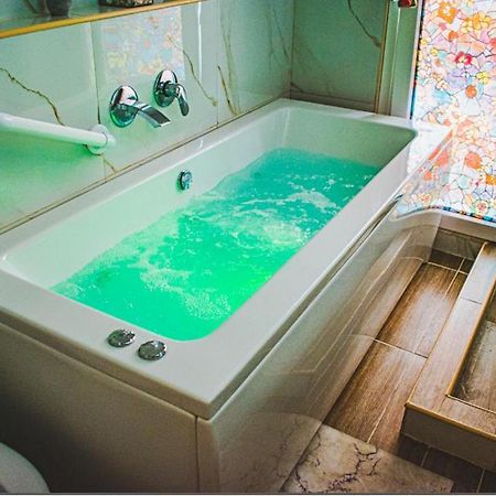 Kassandrou Suite Hot Tub-Jakuzzi - 2 Bedrooms - Big Balcony - Center Thessaloníki Ngoại thất bức ảnh