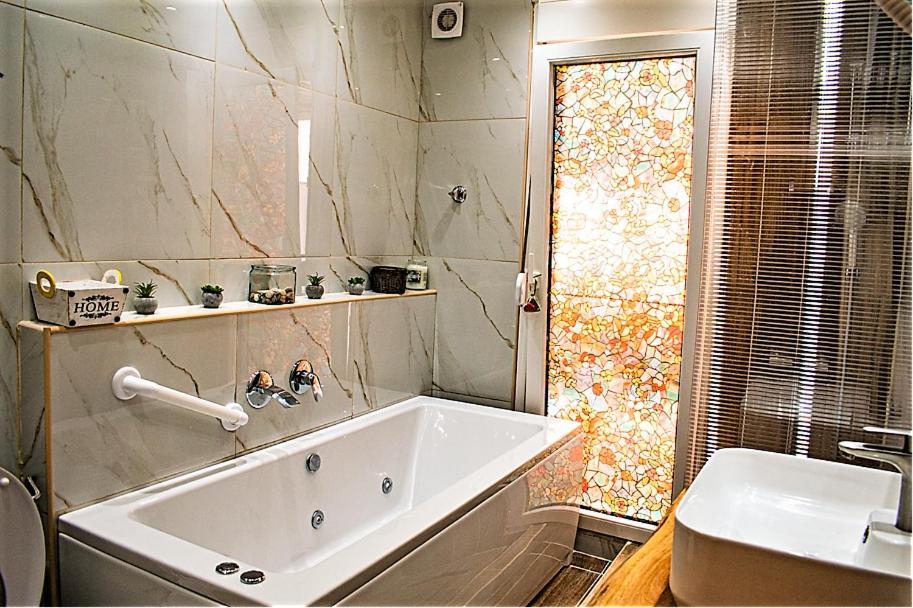 Kassandrou Suite Hot Tub-Jakuzzi - 2 Bedrooms - Big Balcony - Center Thessaloníki Ngoại thất bức ảnh