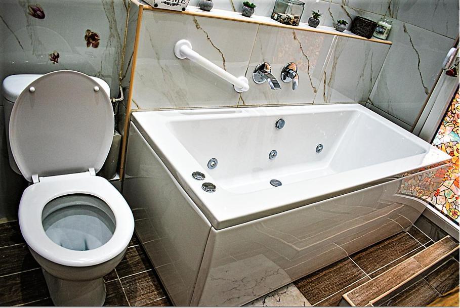 Kassandrou Suite Hot Tub-Jakuzzi - 2 Bedrooms - Big Balcony - Center Thessaloníki Ngoại thất bức ảnh